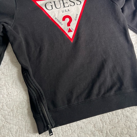 Trendy Guess men’s sweatshirt with Zipper detail on the side, - Picture 2 of 2